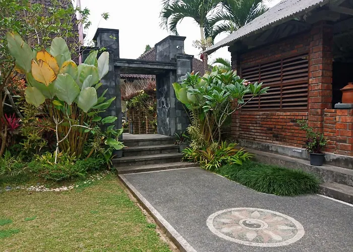 ゲストハウス Rumah Tu7u 3*
